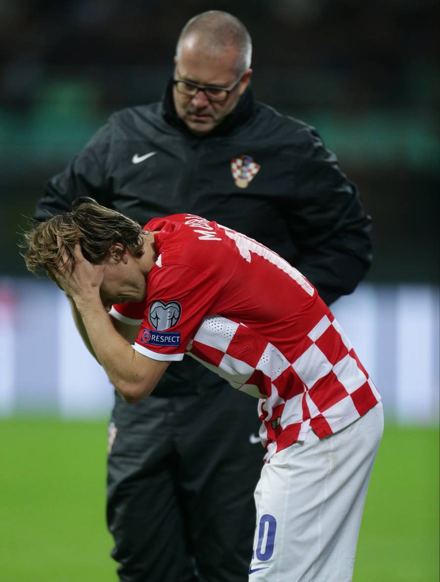Milano: Ozlije?eni Luka Modri? napustio utakmicu protiv Italije