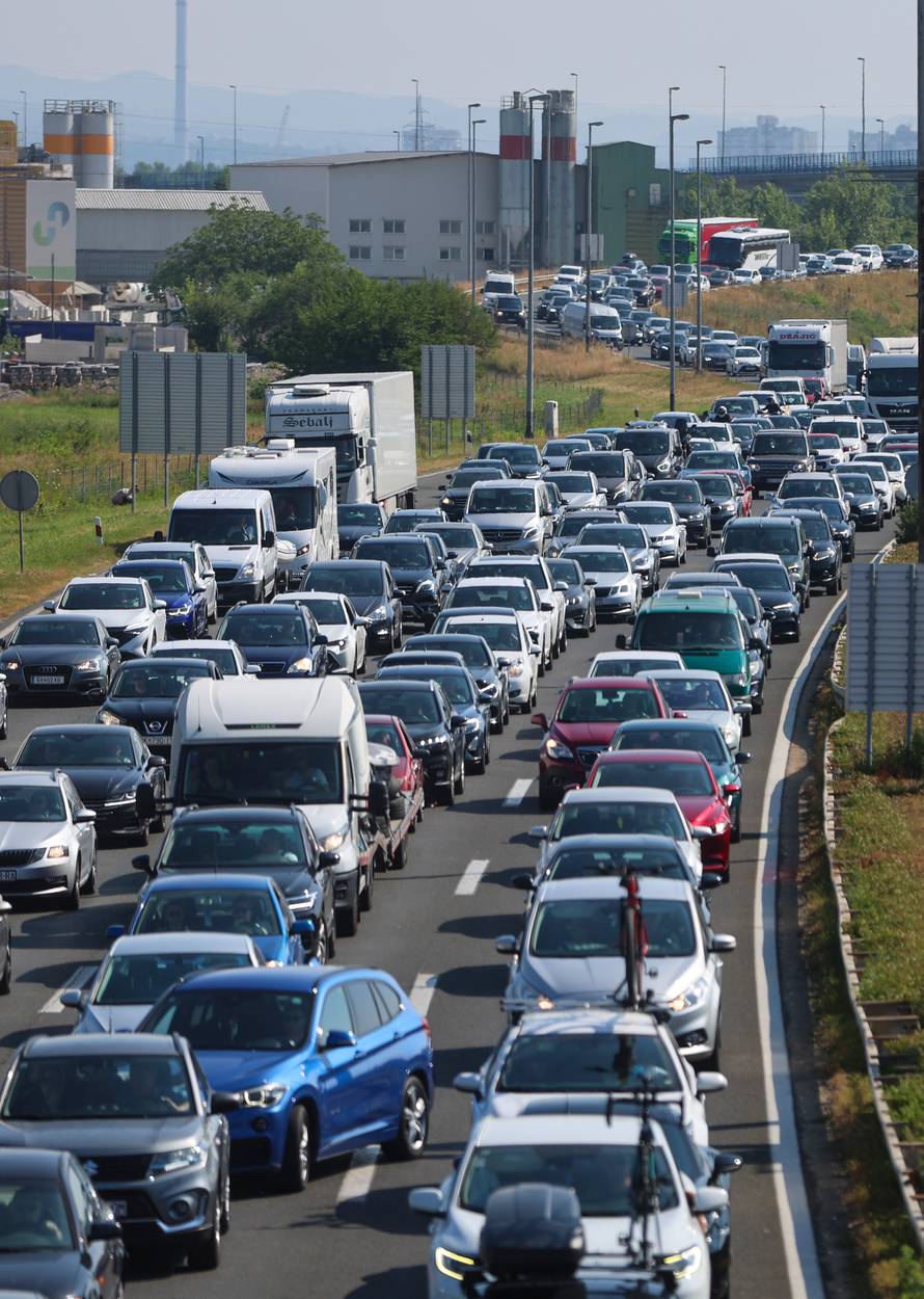Zagreb: Velika gužva na naplatnoj postaji Lučko 