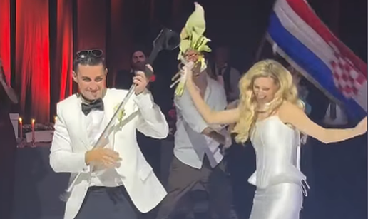 Kakav spektakl! Zvijezda serije 'San snova' i supruga 'zapalili' binu, a Hajduk bio šlag na torti