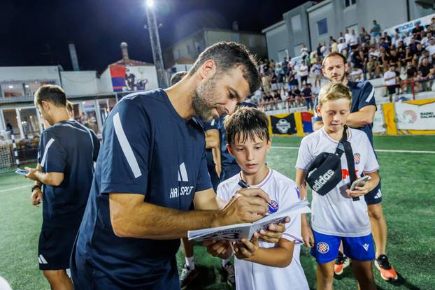 Split: Igrači Hajduka posjetili su Torciida kup