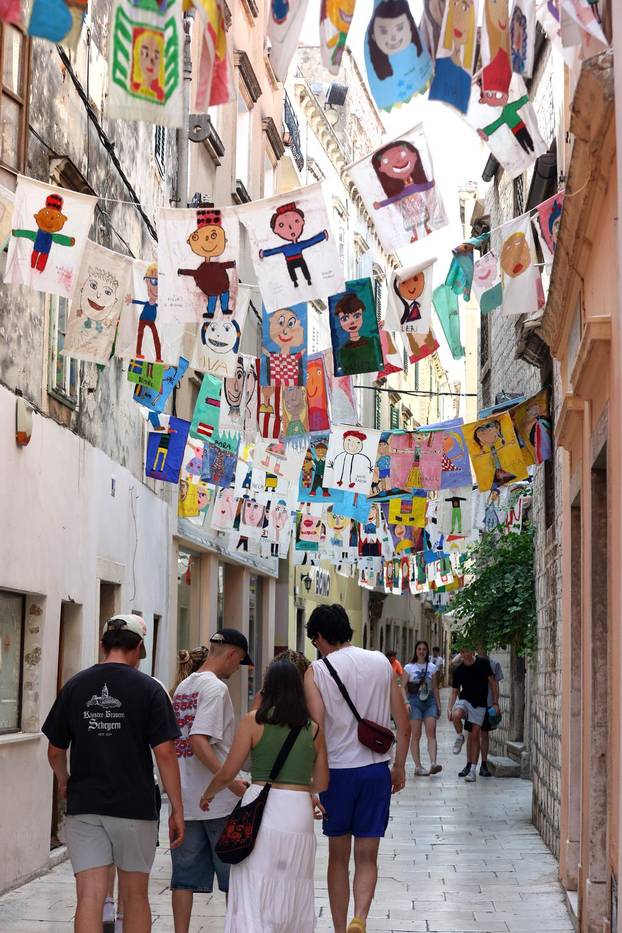 Šibenik: Šarene zastavice najavljuju po?etak 65. Me?unarodnog dje?jeg festivala