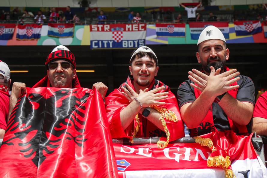 Hamburg: Navijači uoči početka utakmice Hrvatske i Albanije u 2. kolu skupine B na Europskom prvenstvu