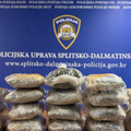 VIDEO Policija oduzela 20 kila marihuane u Trilju: U poljskoj kućici skrivao 15 paketa droge