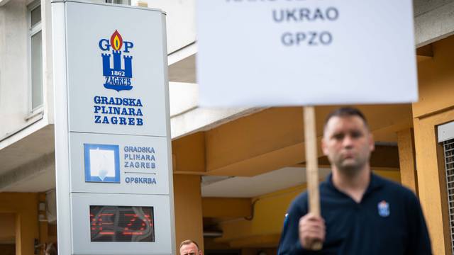 Zagreb: Radnici Gradske plinare Zagreb održali su prosvjed zbog stanja u tvrtki nakon izgubljenog natječaja