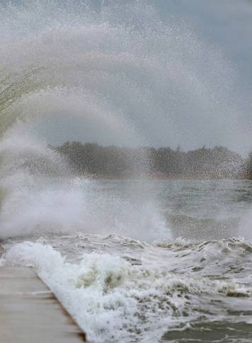 Umag: Jako jugo i kiša nekima su izvor zabave i dobre fotografije