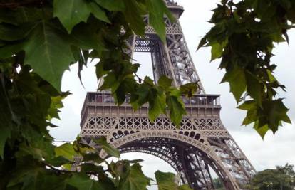 Zbog sumnjivca s ruksakom zatvorili su Eiffelov toranj 
