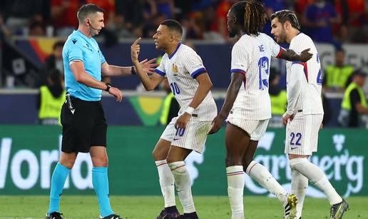 VIDEO Mbappe poludio na suca nakon poraza. Mnogi se čude kako nije dobio crveni za ovo