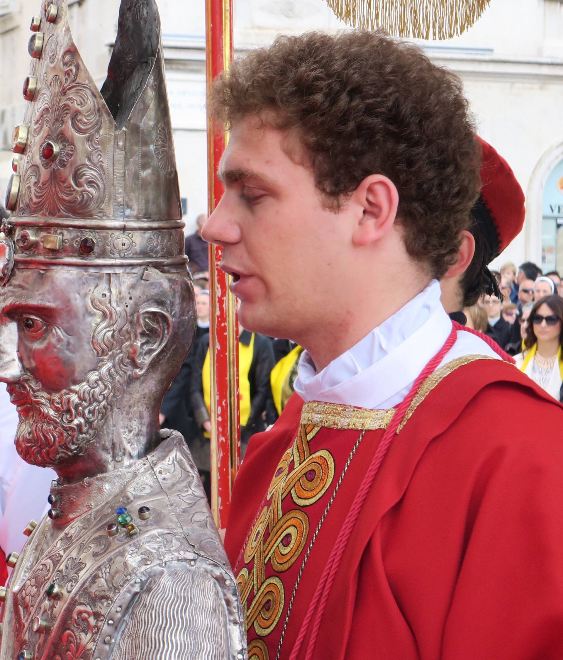 Kerum kao Papa pratio misu s prozora, stigao je i Plenković