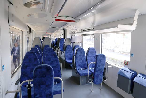 Zagreb:  Prvi elektrobaterijski vlak pušten u promet