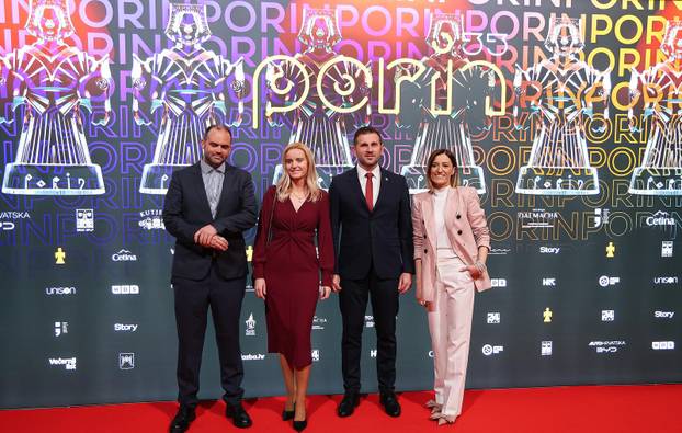 Split: Dolazak uzvanika na svečanu dodjelu 33. glazbene nagrade Porin