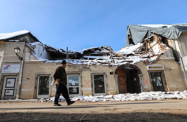 Teška sudbina: U centru Petrinje ostale su samo ruševine i pustoš