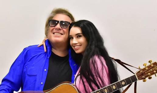 Pod stare dane slavni glazbenik sre&cacute;u na&scaron;ao s manekenkom (27)