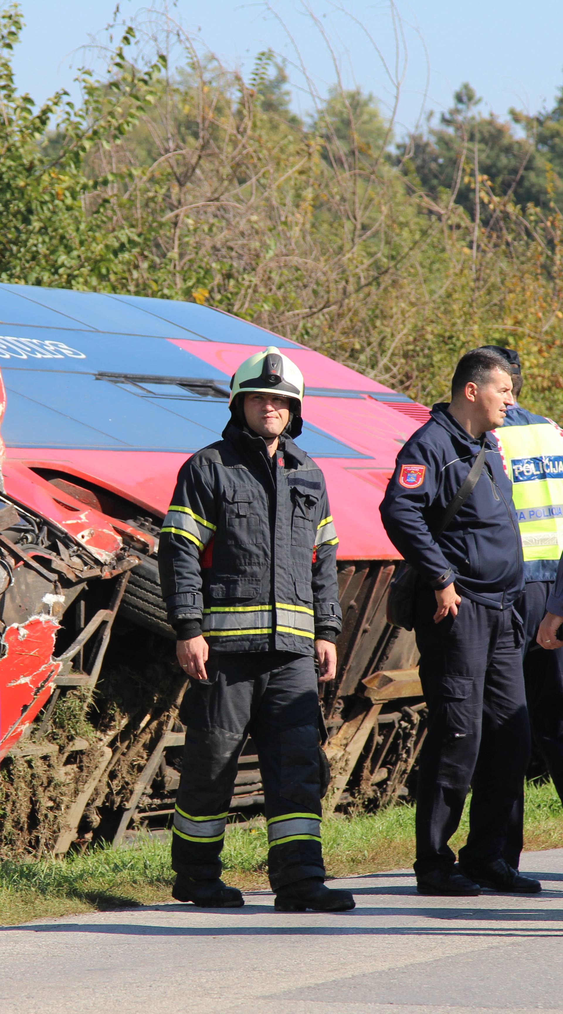 Prevrtanje busa kod Sl. Broda: Lakše je ozlijeđeno 21 dijete