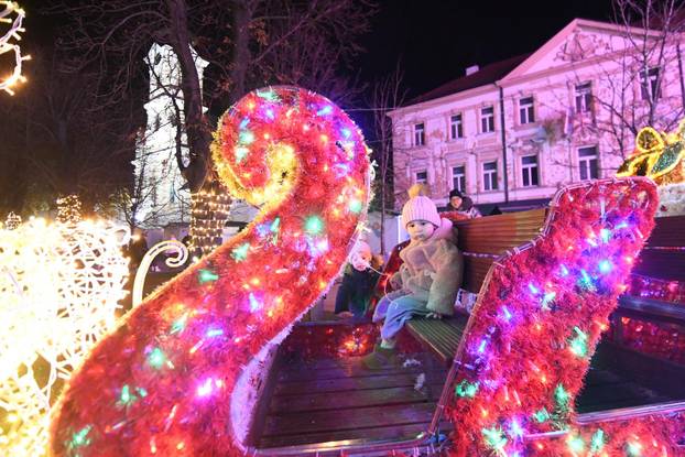 Bjelovar: Grad nikad ljepši u blagdanskom ruhu, a i advent je naraskošniji ikad