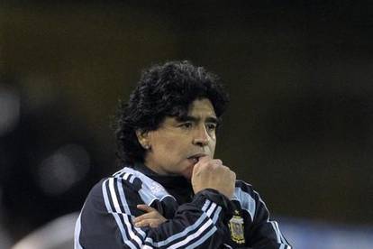 Diego Maradona: Kriv sam za poraz, ali neću još otići