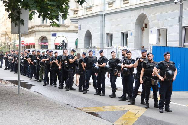 Zagreb: 25. Povorka ponosa LGBTIQ zajednice "Korak po korak, iskorak!"