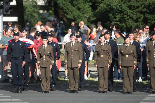Zagreb: Svečani vojni mimohod u povodu 30 godina VRO Oluja