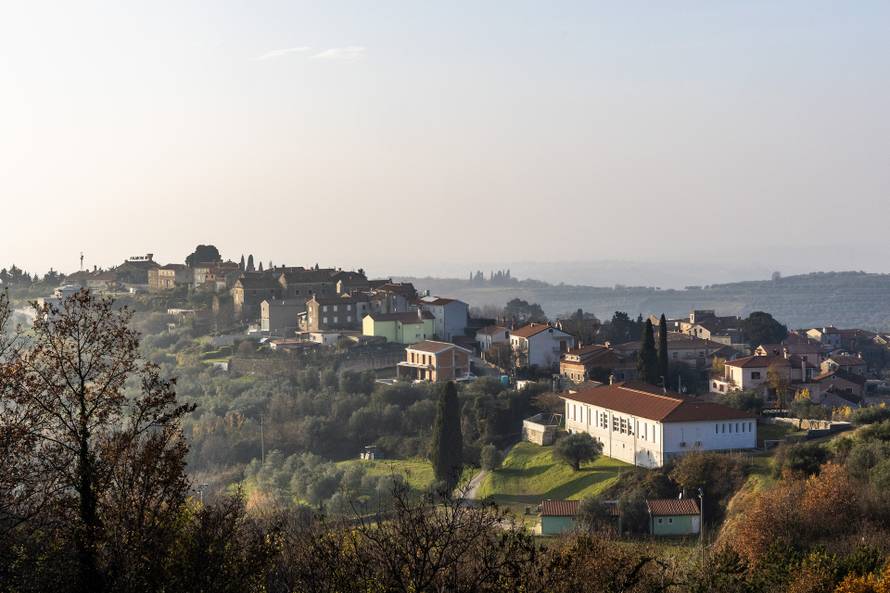 Kuća Ivane i Mile Kekina u Momjanu u blizini Buja