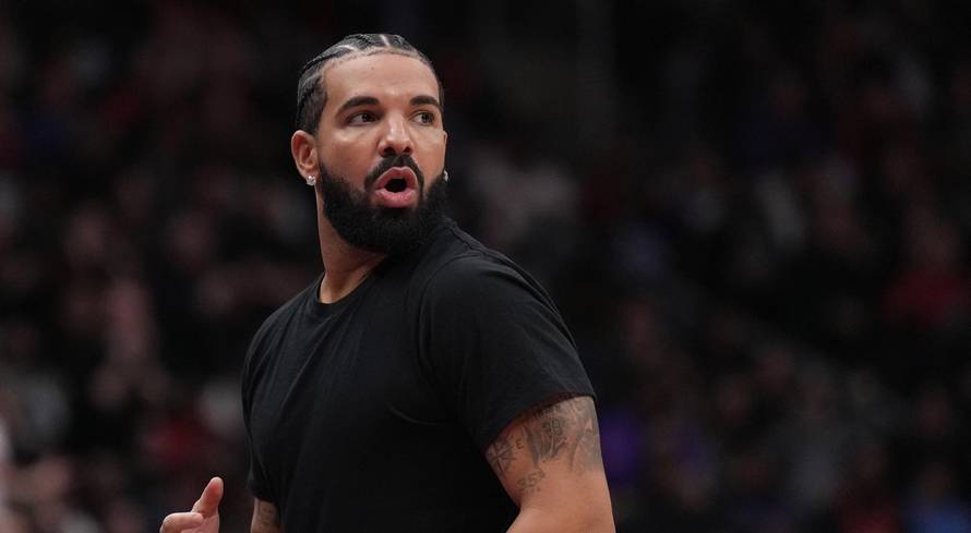 Populari ameri?ki pjeva? Drake na košarkaškoj utakmici