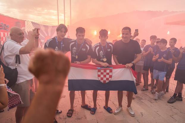 Hrvatski U-18 vaterpolisti dočekani u Splitu nakon osvajanja svjetskog zlata