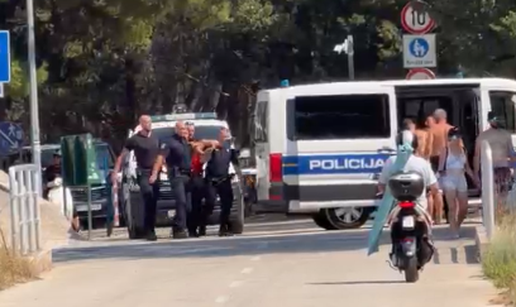 VIDEO Policija privela trojicu na Bra&ccaron;u: Naru&scaron;avali su red i mir