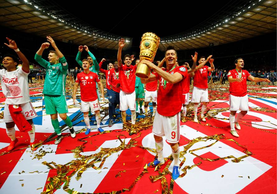 Navijači skandirali, Kovač uzeo megafon i vikao: Ponosan sam!