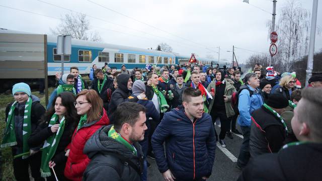 Raspjevani Slovenci stigli su u Arenu: "Mi ćemo biti prvaci!"