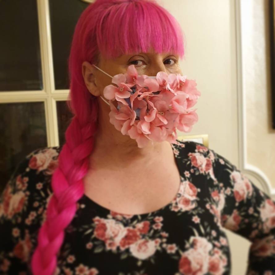 Moda u doba korone: Kupuju se brendirane i maske s kristalima