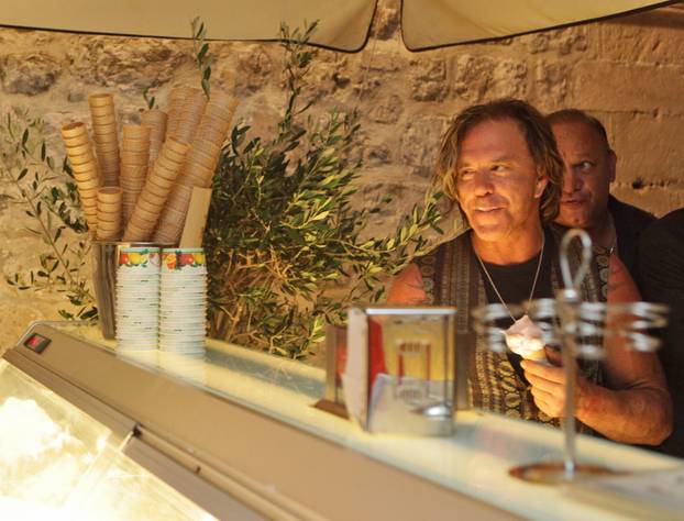 Dubrovnik: Gillian Anderson na crvenom tepihu ispred Kneževog dvora