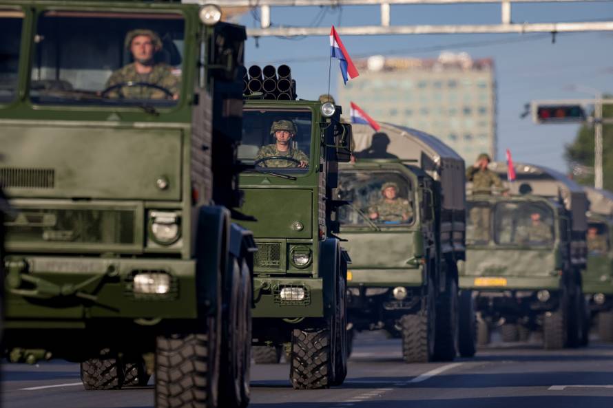 Zagreb: Prolazak motoriziranog i mehaniziranog postroja u povodu 30. obljetnice VRO Oluja