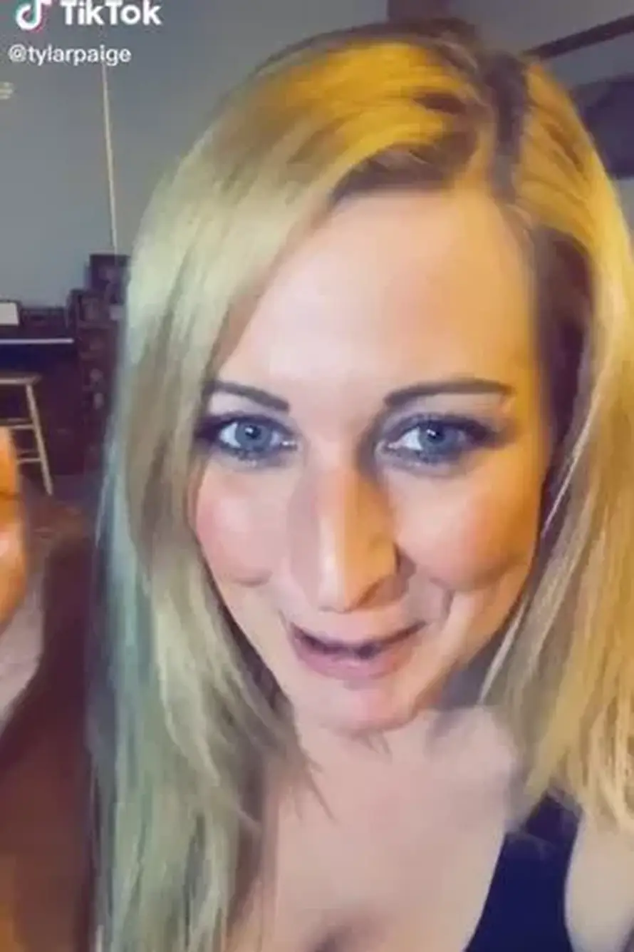 Žena se odmah razvela od muža zbog jednog detalja na fotki iz noćnog kluba. Vidite li ga i vi?