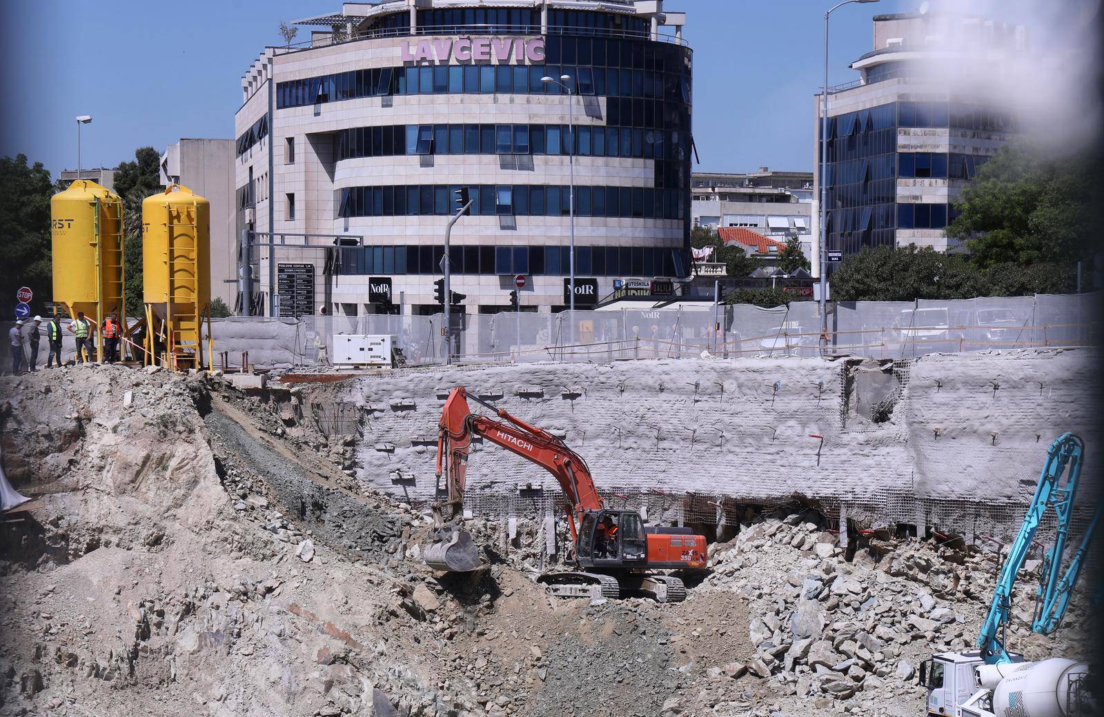 Split: Otvorila se velika rupa ispod centralne splitske ceste uz Small Mall