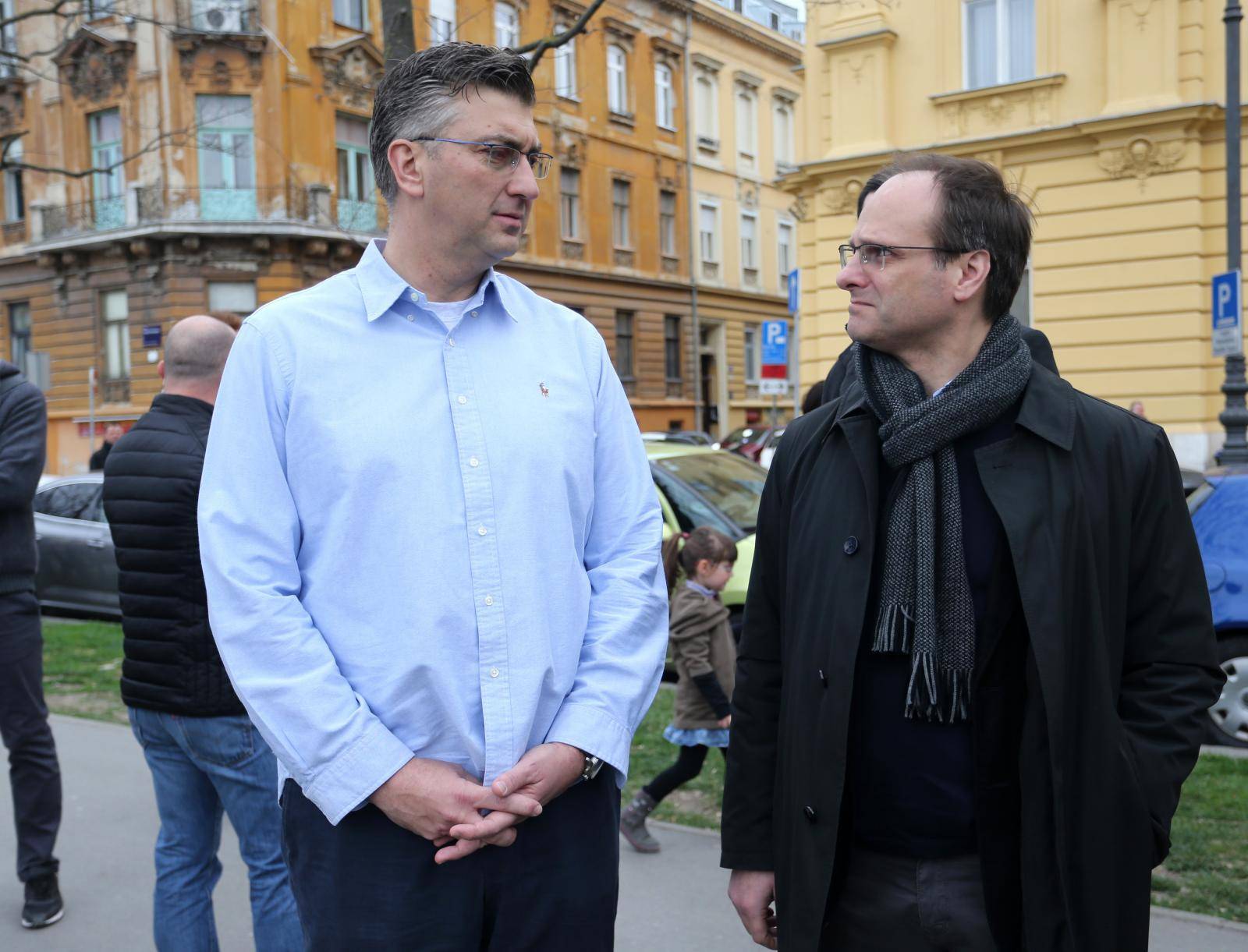 Zagreb: Premijer PlenoviÄ doÅ¡ao na prosvijed protiv nasilja #SPASIME