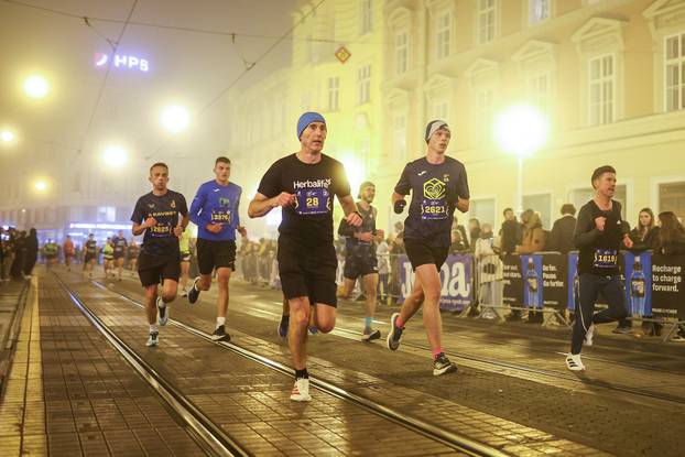 Održan 14. Zagrebački noćni cener na kojem je sudjelovalo oko 3000 trkača