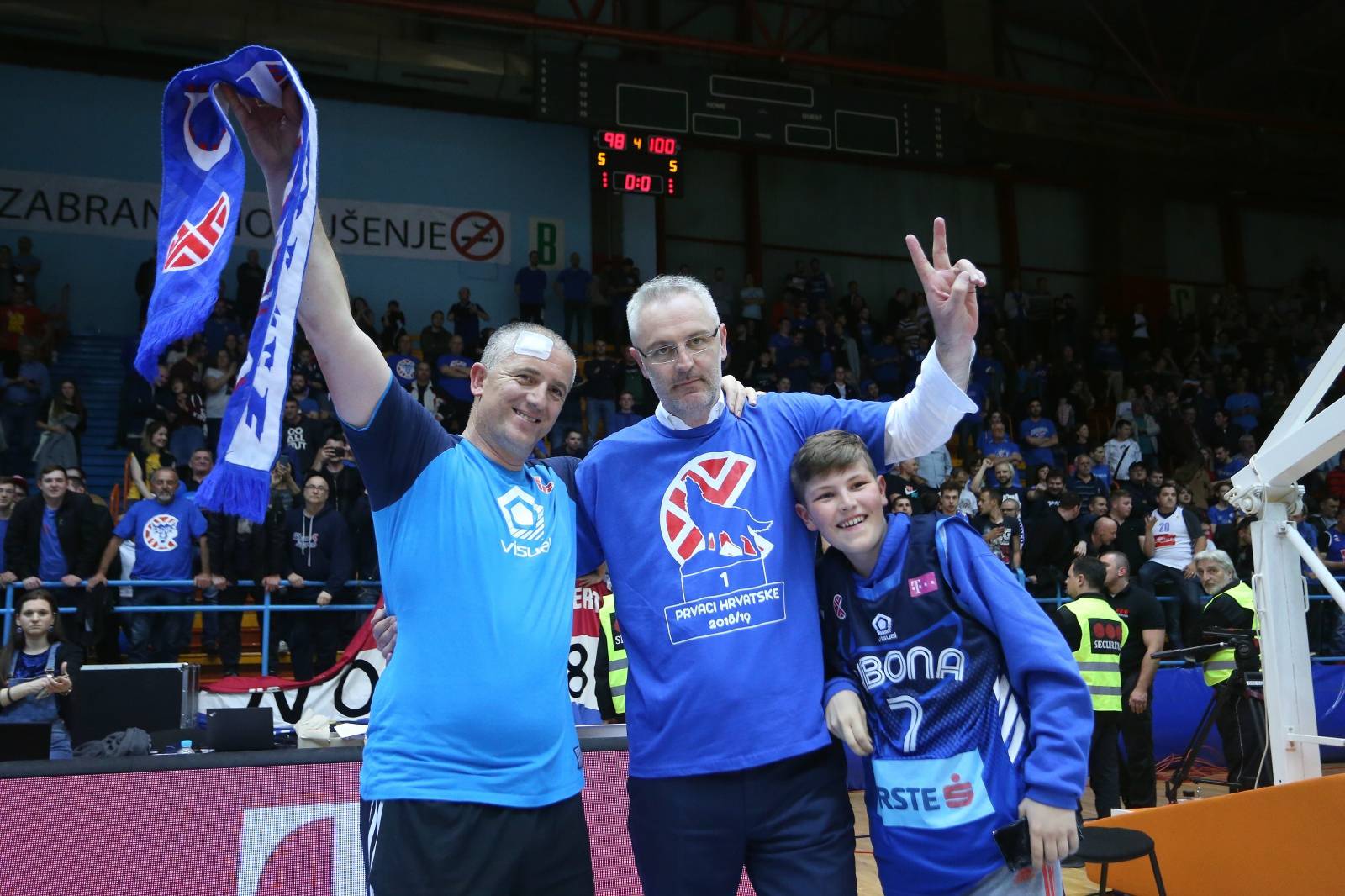 Zagreb: Nakon napetog kraja Cibona ipak postala Prvak Hrvatske