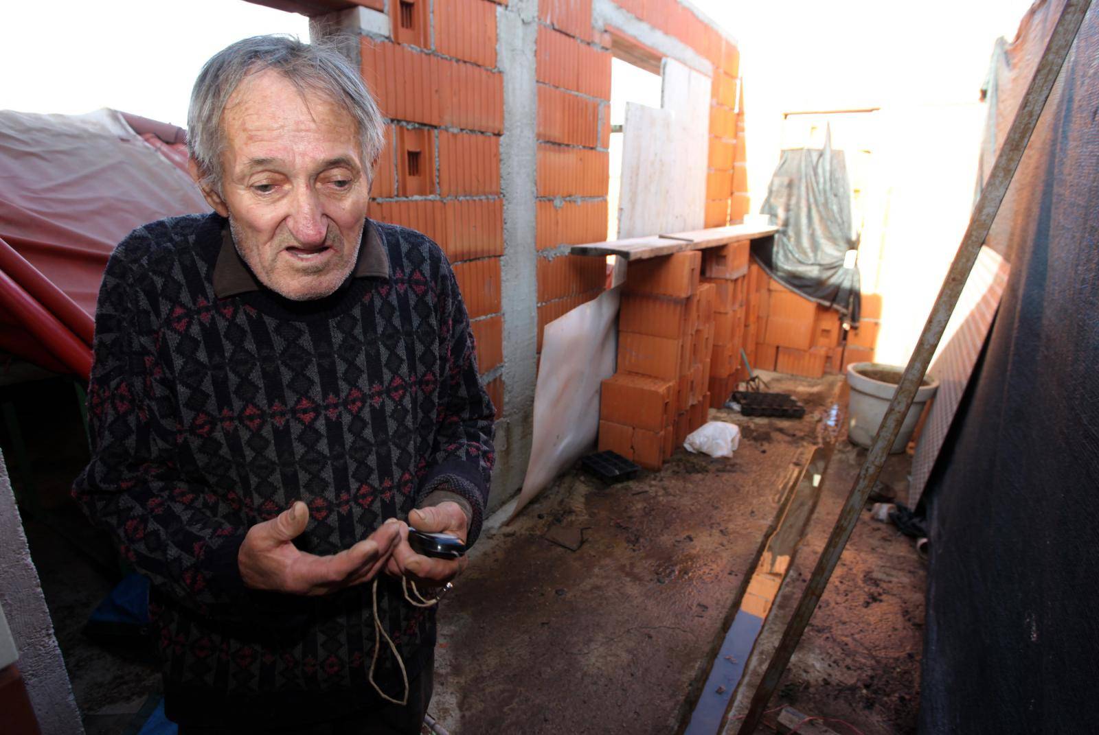 'Neću više, obećavam!': Ima 80 godina i sadi marihuanu u vrtu
