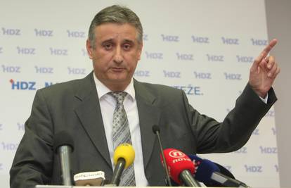 Karamarko: Premijer de facto priznaje da su ljude izlistavali