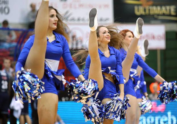 Zagreb: Cibonete zabavljale navija?e na utakmici KK Cibona - KK Široki Primorka