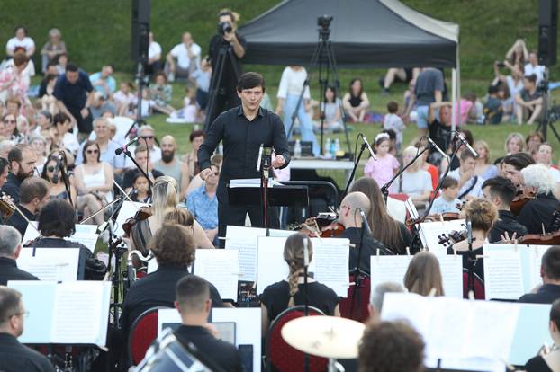 Karlovac: Klasika u parku Glazbene skole