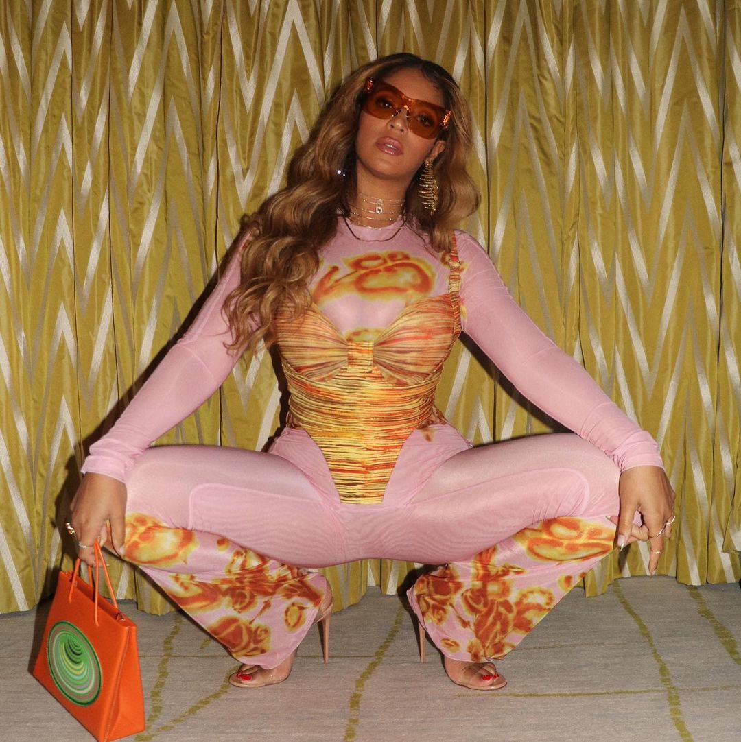 Zavodljiva Beyonce pozirala u prozirnom ružičastom outfitu