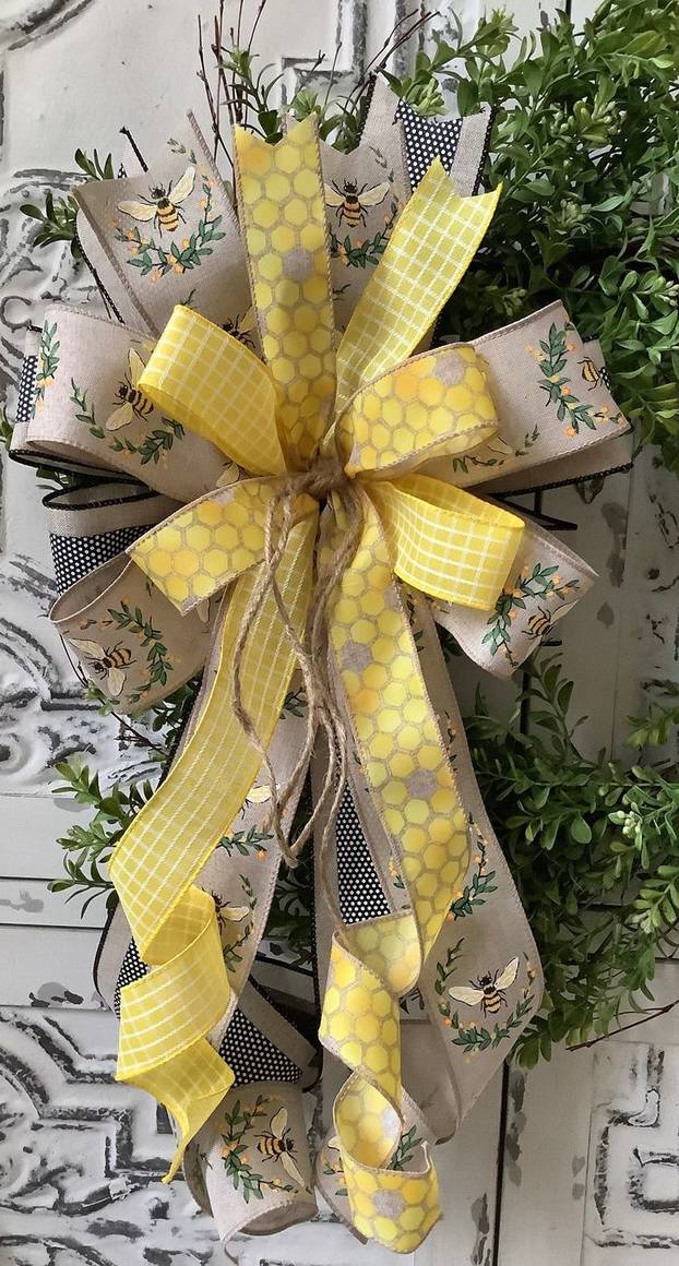 FOTO Svi već imaju divovske božićne mašne, a vi? Inspirirajte se za izradu vlastitog ukrasa