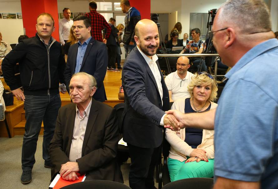 Komadinu ne brine rast Živog zida, s njima bi i u pregovore