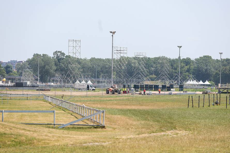 Zagreb: Radovi na izgradnji pozornice za koncert Marka Perkovića Thompsona