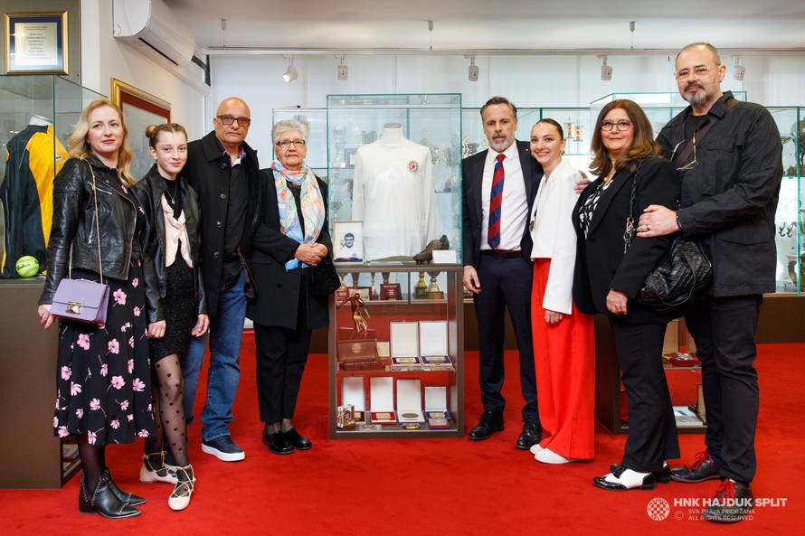 Čovjek koji je osvojio posljednje dvije titule Hajduka dobio svoju vitrinu: 'Sad nas gleda odozgo'