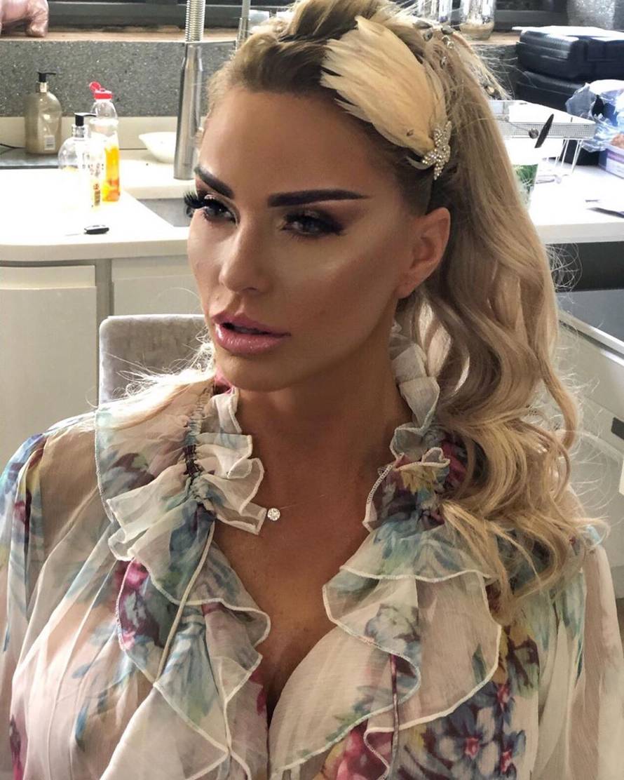 Katie Price nakon bankrota moli bivše novce: Pomozite mi