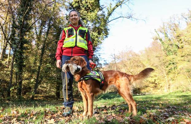 Zagreb: Mateja Tuščić  i njen pas Runa, članovi HGSS-a
