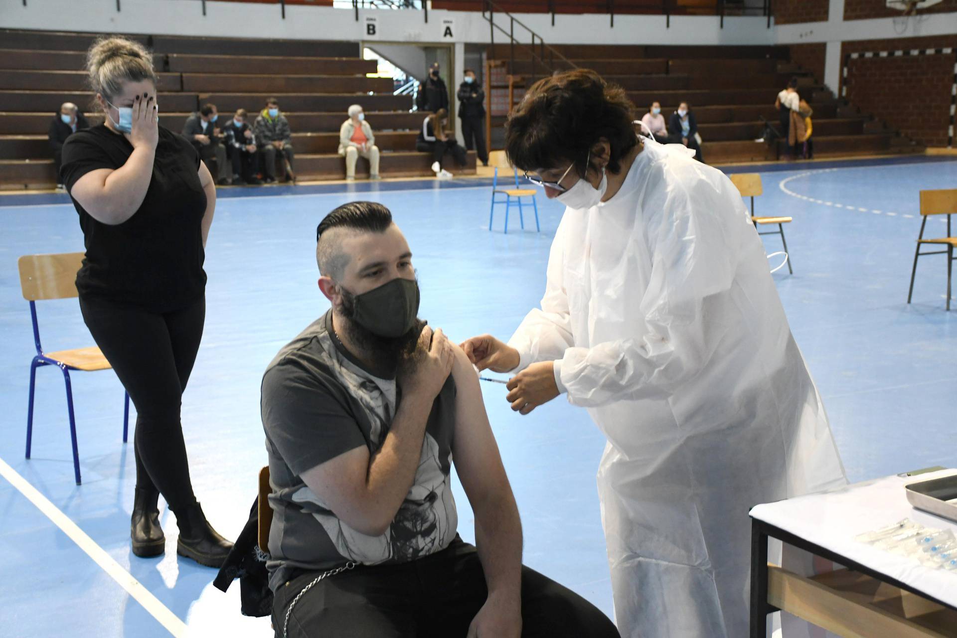 Unatoč kiši Bjelovarčani pohrlili na cijepljenje