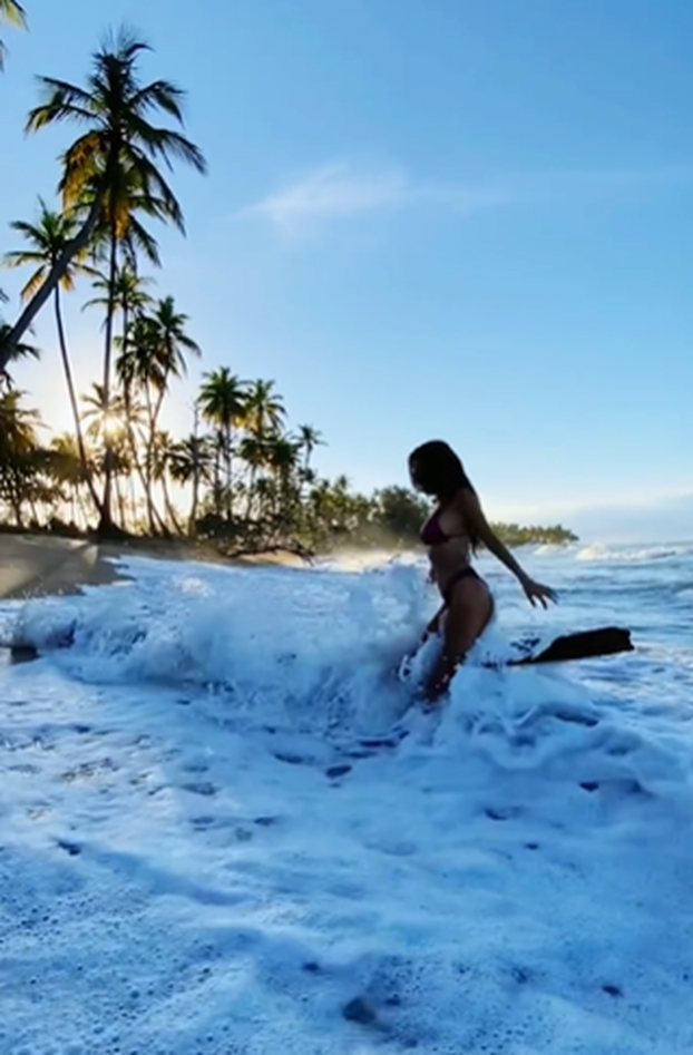 FOTO Prava ljepotica: Nova supruga slovenskog premijera ne boji se pozirati u tangama