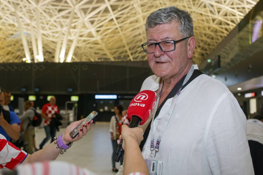 Zagreb: Brojne osobe iz javnog Å¾ivota odlaze Äarter letom na finalnu utakmicu HrV - FRA