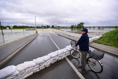 Aktiviran oteretni kanal u Blatu, zatvorena cesta prema Lučkom: Zadnji put su to napravili 2010.